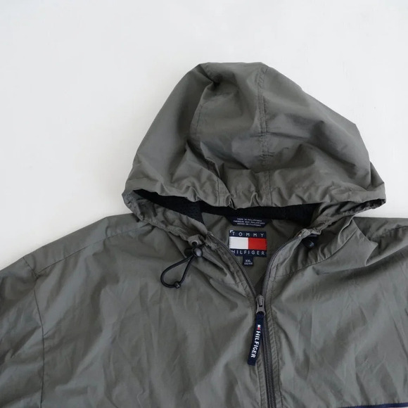 Vintage Tommy Hilfiger Grey Windbreaker Raincoat with Hood Size XXL - Picture 12 of 15